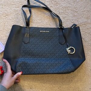 Michael Kors Navy Signature Tote Bag and matching wallet